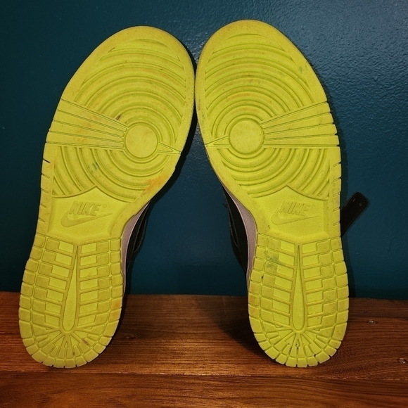 Nike Black and Neon Green Men's Shoes - Picture 10 of 15